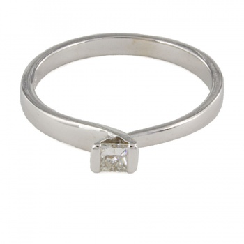 18ct white gold Diamond solitaire Ring size M